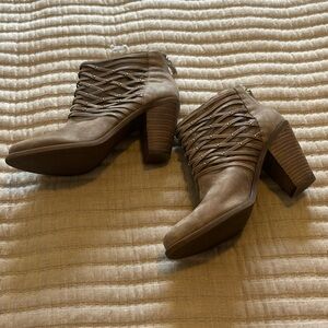 Jessica Simpson leather booties size 8.5